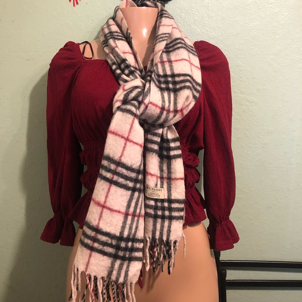 BURBERRY, London, England. Check, CASHMERE Scarf.168 X 30cm. - Picture 1 of 4